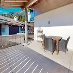 Maximilian Apartment
